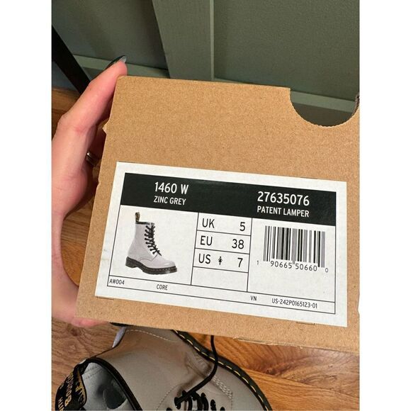 Doc Martens 1460 Zinc Grey Gray Slate Patent Lamper Women’s Boots, Size 7, NIB N - Picture 14 of 14
